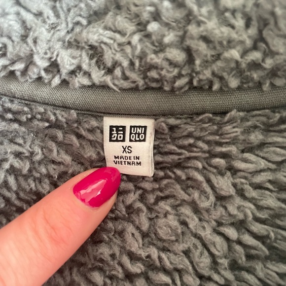 Uniqlo Fleece Zip Up Jacket - Picture 2 of 3